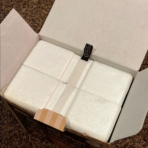 Lemax Caddington Village Daily Gazette Building - Picture 3 of 5